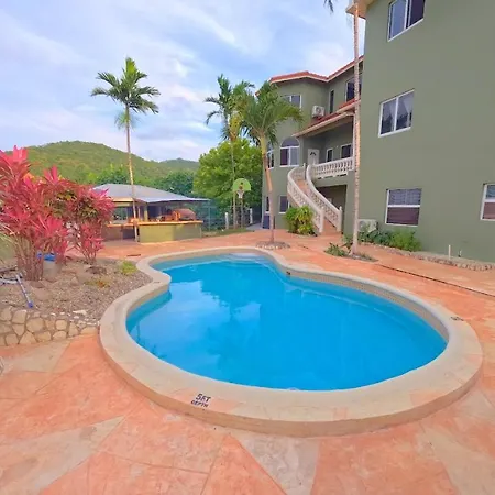 Relaxing Ocean View Getaway In A Prime Location Villa